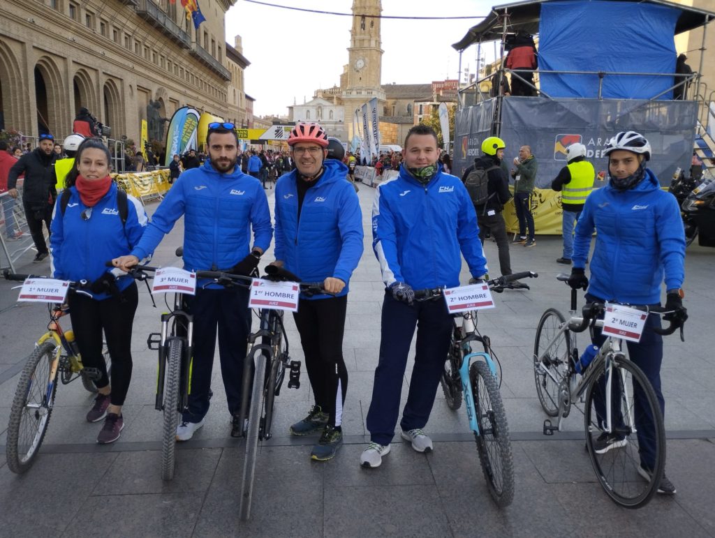 Jueces de seguimiento a atletas en el Campeonato de España de Maratón Absoluto (Zaragoza, 2023)