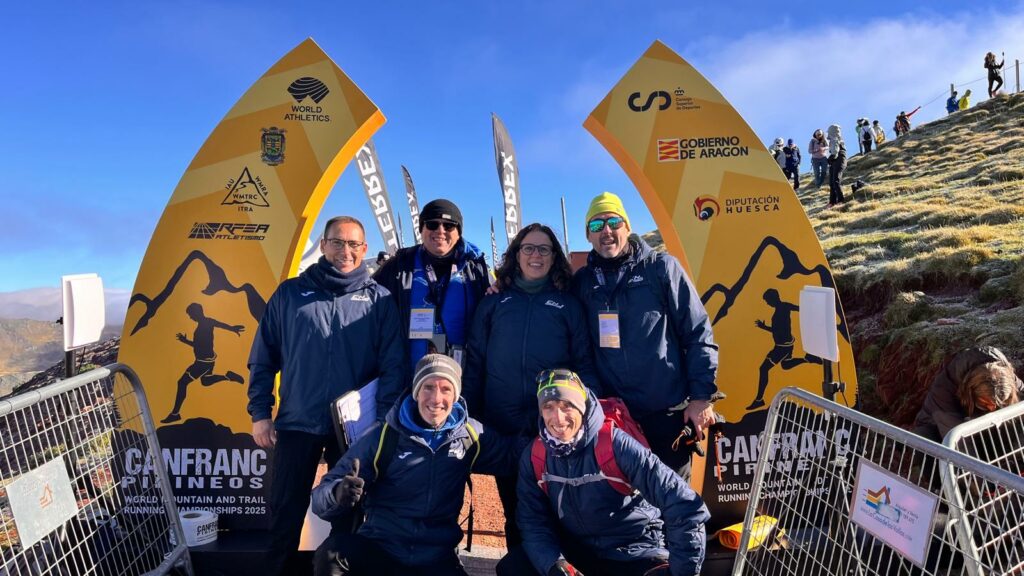 Campeonato del Mundo de Trail y Mountain Running (Canfranc, 2025). Jurado de meta de la prueba Uphill. David, abajo a la derecha.